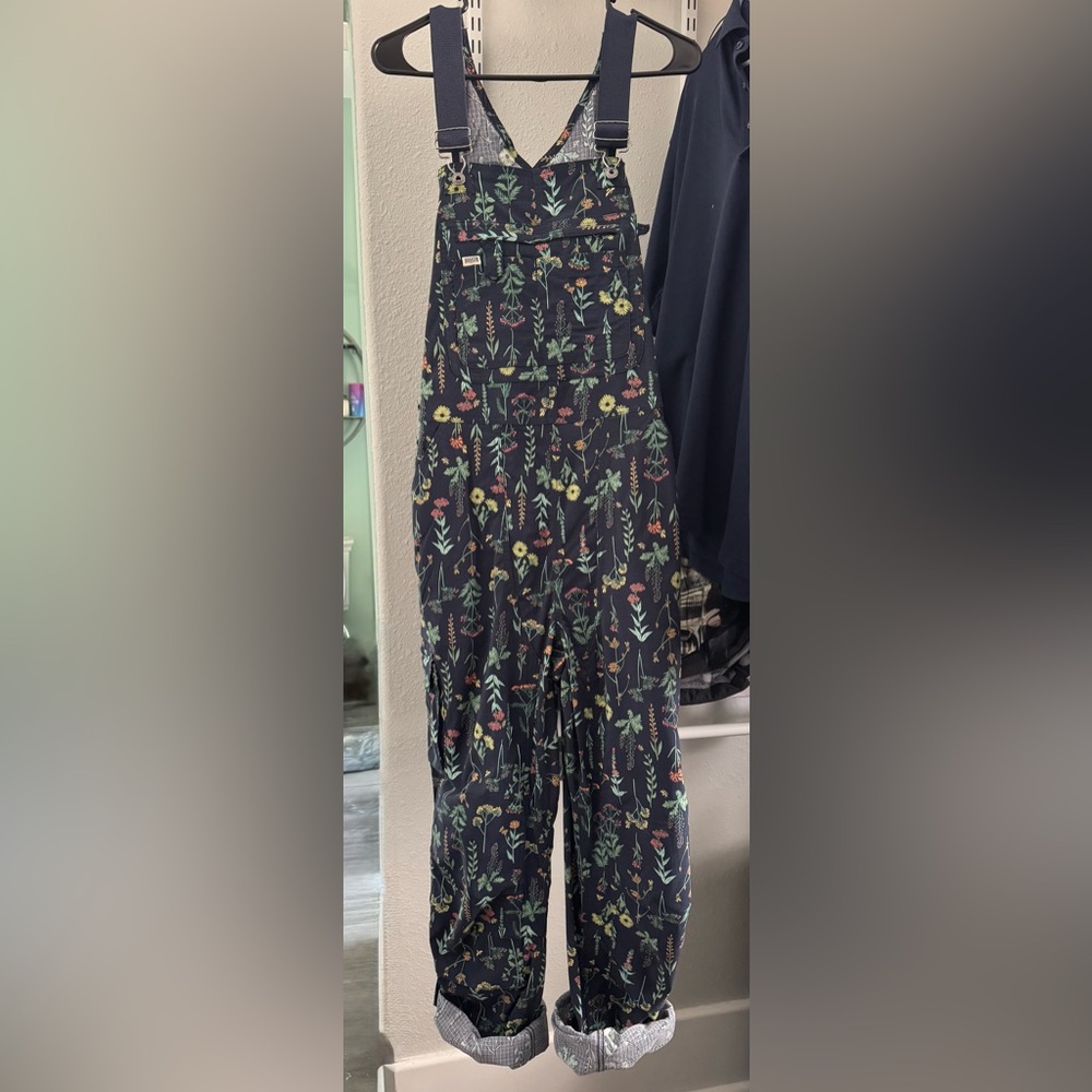 NWOT Duluth Trading Co floral overalls.